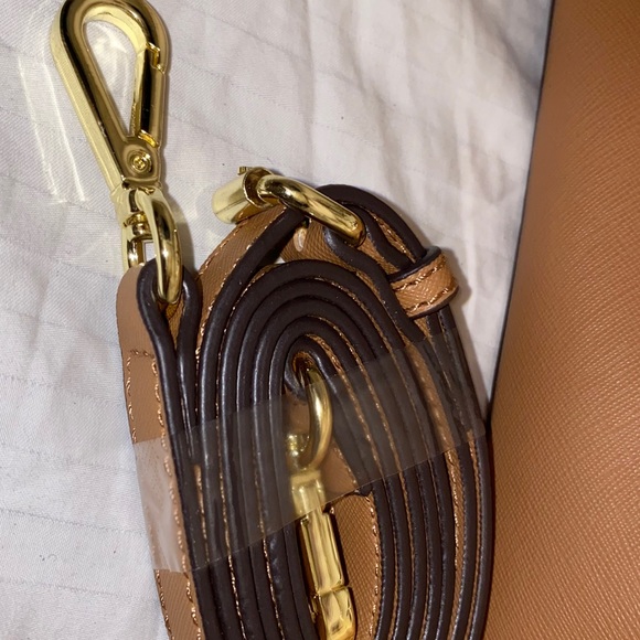 Anne Klein - Picture 5 of 10